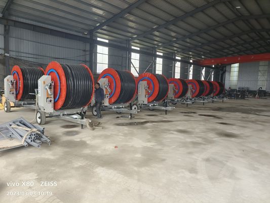 Σύγχρονο αγρόκτημα Γεωργικό μηχανήματα άρδευσης περιστροφικού χαρακτήρα Ταξιδιωτικός άρδευσης τροχιά σύστημα εξοπλισμού άρδευσης για αγροκτήματα Εύκολο