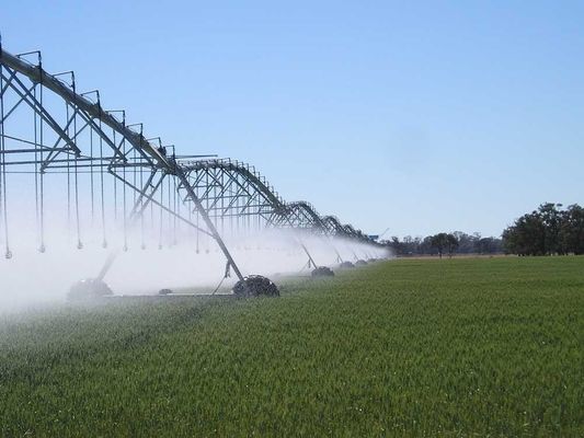 230 KG Metal Pivot Irrigation Setup από την Superior Farm Irrigation Tech Η λύση για τη βέλτιστη ανάπτυξη των καλλιεργειών