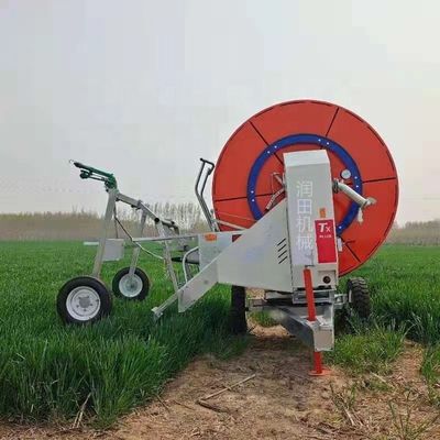 2000 KG χωρητικότητα βαριά βροχή όπλο ψεκαστήρα τροχιά 360 μοίρες περιστρεφόμενο αυτόματο σύστημα άρδευσης για αγροκτήματα ανθεκτικό μεταλλικό υλικό